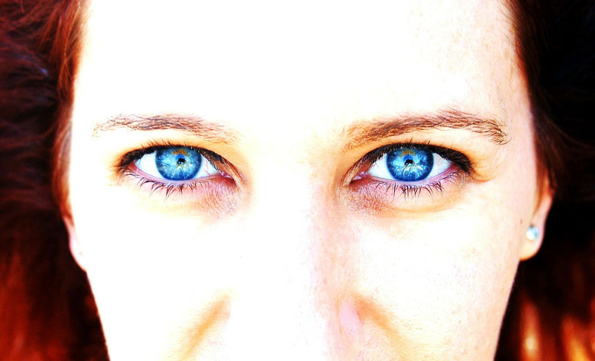 Blaue Augen Augenbrauen